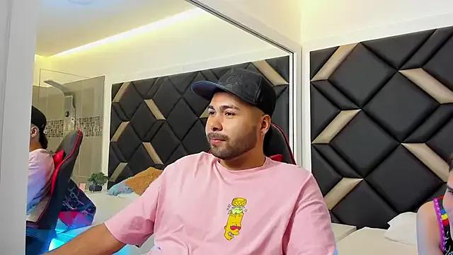 Hot_Threesomee on StripChat