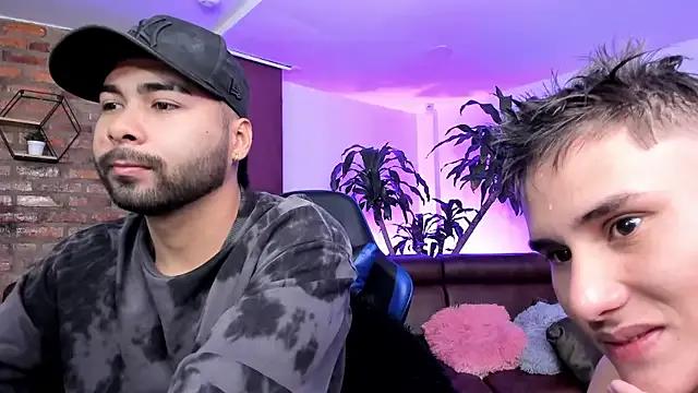 Hot_Threesomee on StripChat