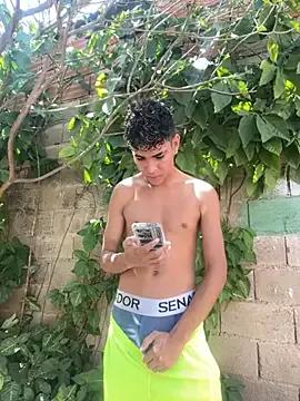 hotboys1924 on StripChat