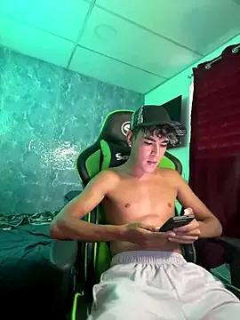 hotboys1924 on StripChat