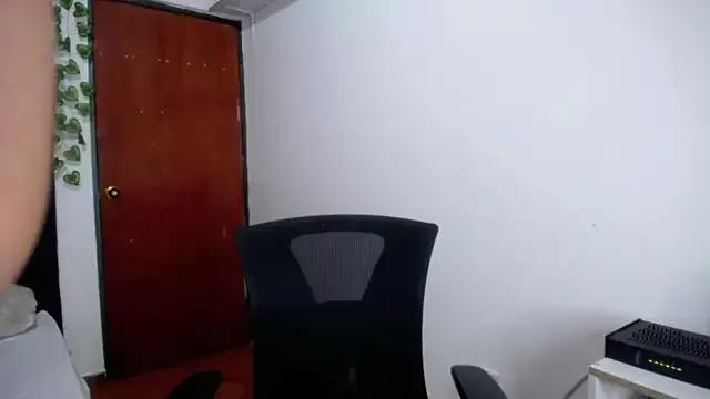 isabel_09 on StripChat