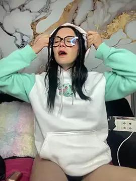 Isabella_21x on StripChat