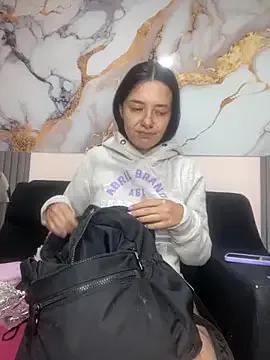 Isabella_21x on StripChat