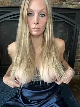 ItsDanniG on StripChat