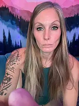 ItsDanniG on StripChat