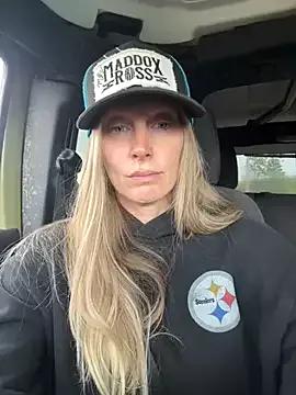 ItsDanniG on StripChat