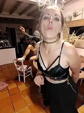 Jade_Emeraud on StripChat