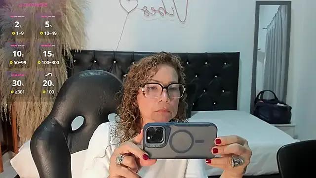 Jademommy_ on StripChat