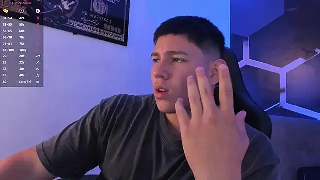 JamesCr_ on StripChat