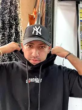 JuanZapata33 on StripChat