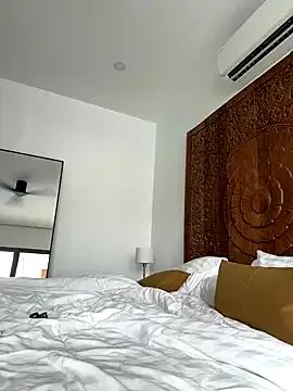 JuicyFruits93 on StripChat