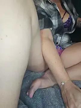 juicypuss25 on StripChat