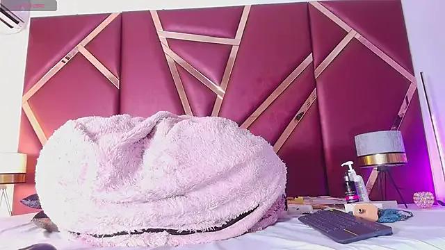 JulianaaHerrera on StripChat