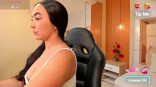 julieta_rosee on StripChat