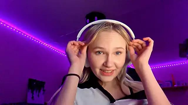 KarinRobertson on StripChat