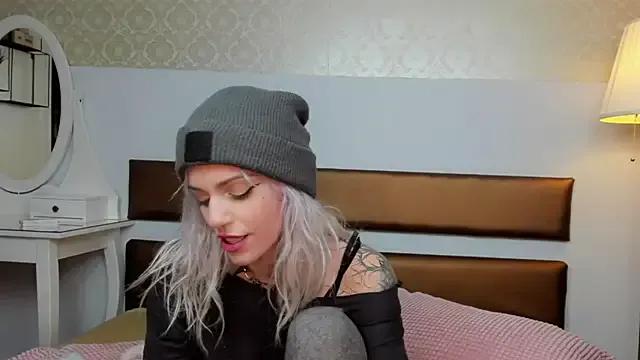 KatniseBabe on StripChat