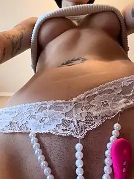 kikidoll on StripChat