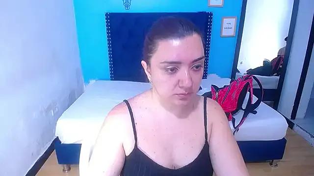 kinky_redhead18 on StripChat