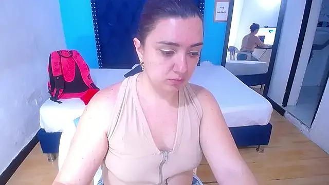 kinky_redhead18 on StripChat