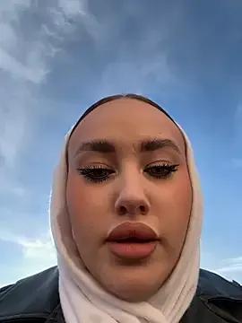 KiraSunshine on StripChat