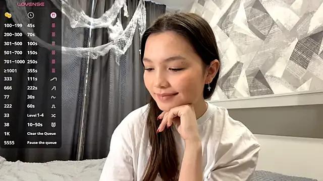 KiraVelvet on StripChat