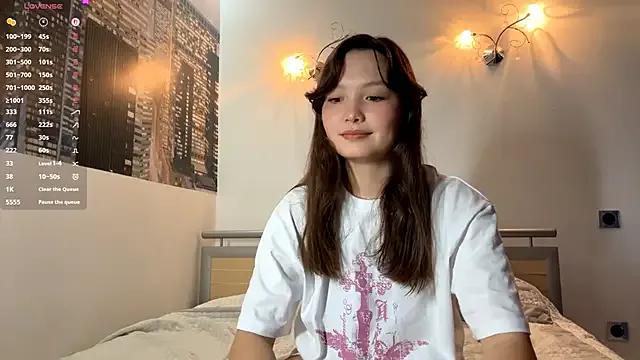 KiraVelvet on StripChat