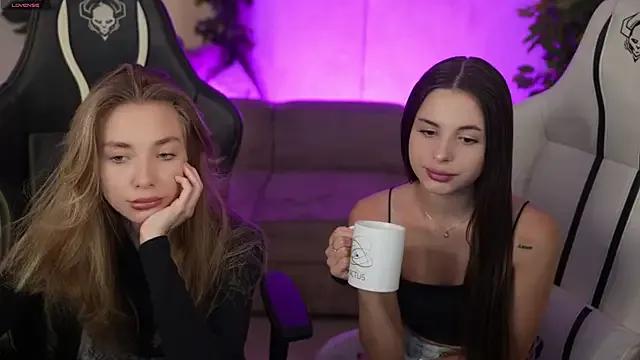 Kisasolo on StripChat