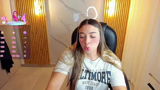 KYLIE_JONES6 on StripChat