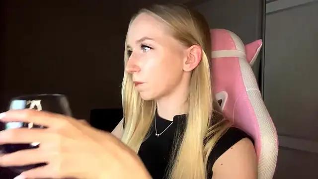 LaceDream — gently stroke my neck