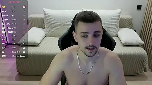 Larstar01 on StripChat