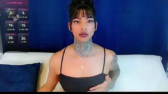 laura_sweett120 on StripChat