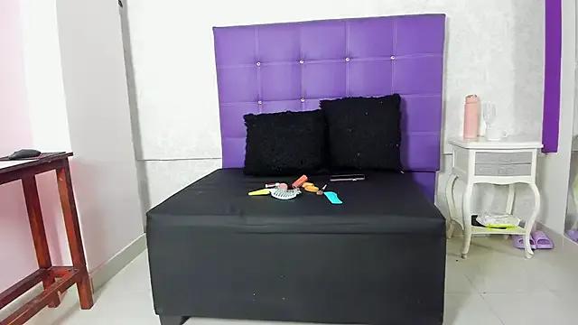 LeaMoreau22 on StripChat