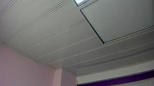 LeaMoreau22 on StripChat