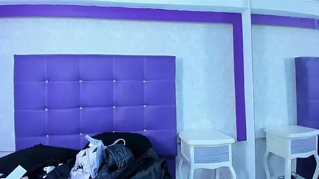 LeaMoreau22 on StripChat