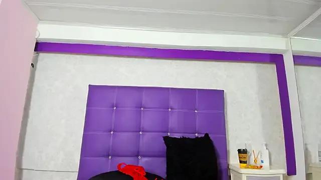 LeaMoreau22 on StripChat