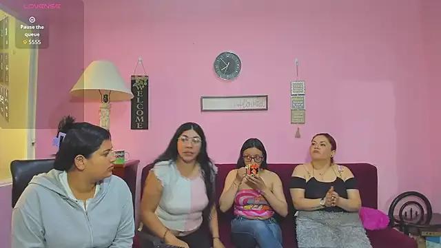 lesbiancuple on StripChat