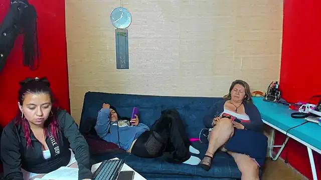 lesbiancuple on StripChat