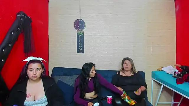 lesbiancuple on StripChat