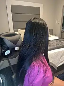 LilMisIndianx on StripChat