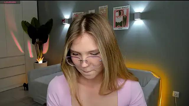 linakorvin on StripChat