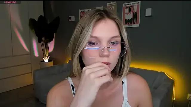 linakorvin on StripChat