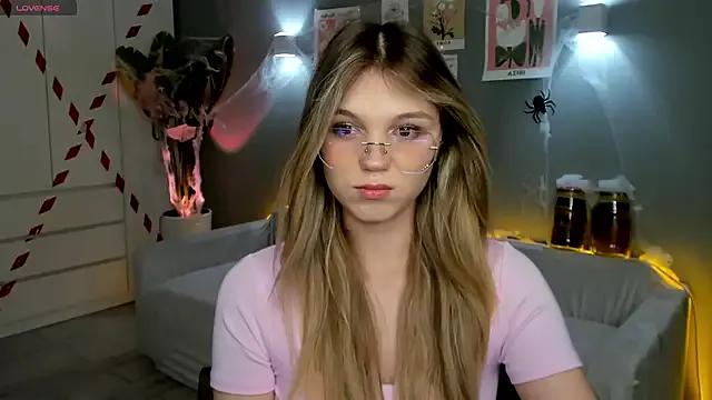 linakorvin on StripChat