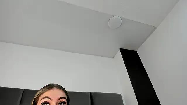 Lizz_Luna on StripChat