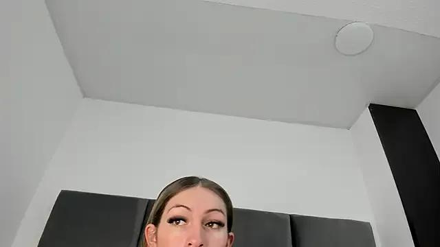 Lizz_Luna on StripChat