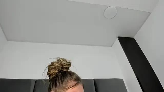 Lizz_Luna on StripChat