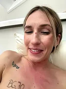 lola_tentatiion on StripChat