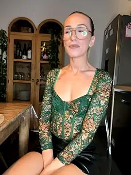 lola_tentatiion on StripChat