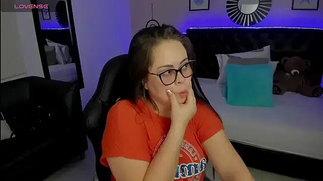 LolaVillalobos on StripChat