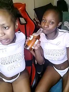 LonelyQueenxx25 on StripChat