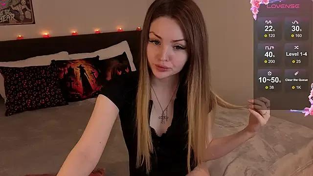 Lora_Rosee on StripChat